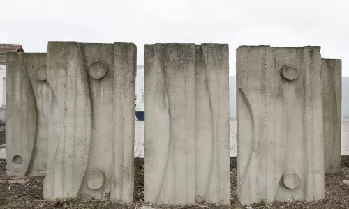 D141 Reliéfní betonová stěna